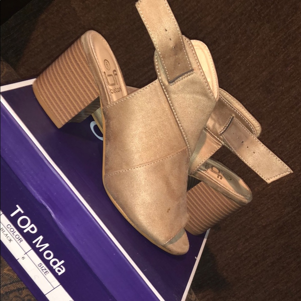 betani wedges
